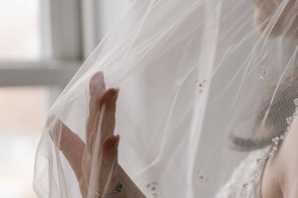 Bride veil details
