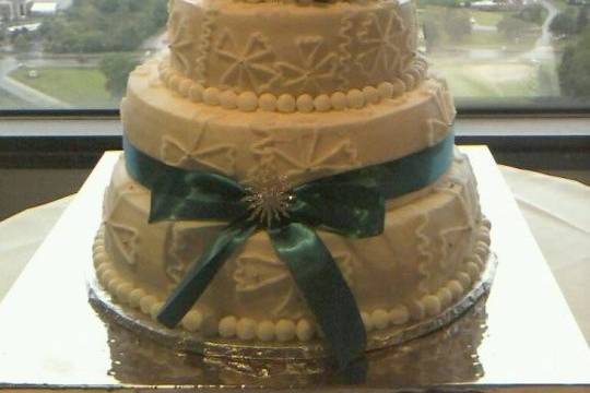 Total Elegance Wedding Cake