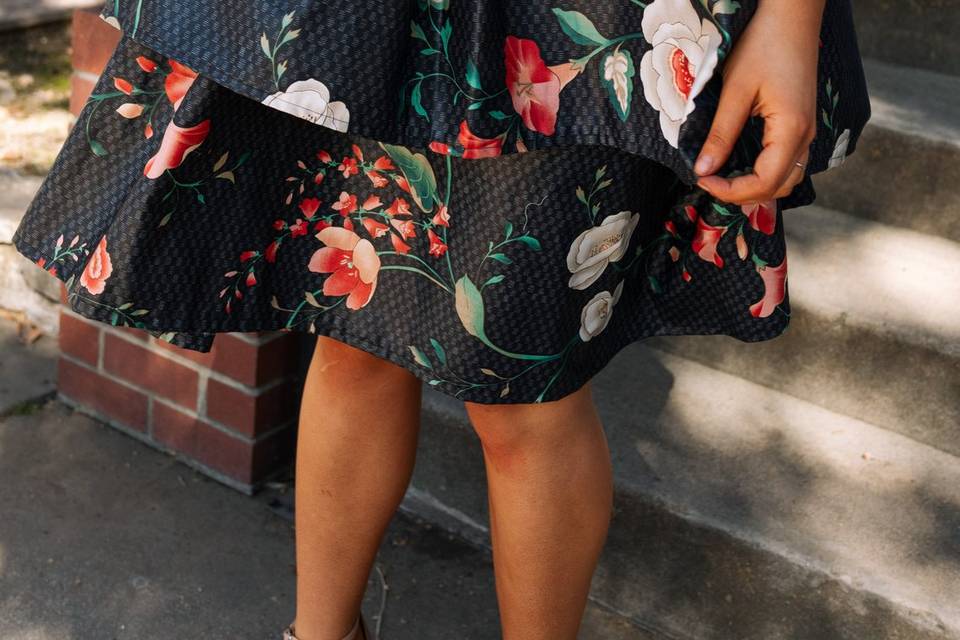 Kali: lace, pearls, short