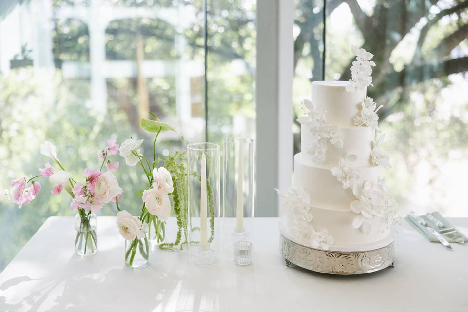 White sugar flowers