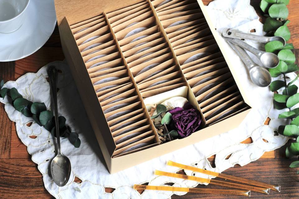 TEA FAVORS | KRAFT  - Organic Tea in paper tea bags, elegantly folded in a Kraft sleeve, sealed with a customized label, specific to your event
