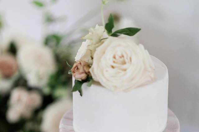 Classic Cakes - Wedding Cake - Lees Summit, MO - WeddingWire