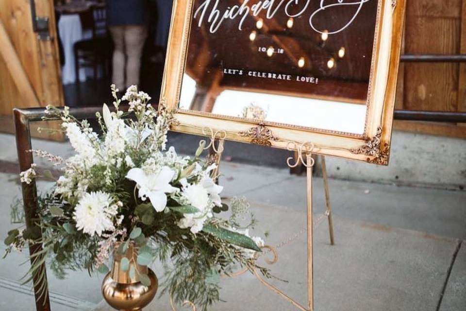 Mirror used for welcome