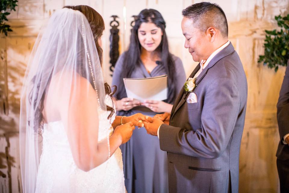 Exchanging of rings | Photo by Frank J Lee Photography