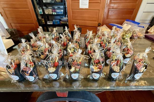 12 ounce charcuterie cups