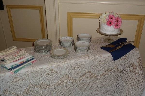 all vintage mismatched dessert table.... vintage dessert bowls, plates, cakestand, cake server, tablecloth, & napkins