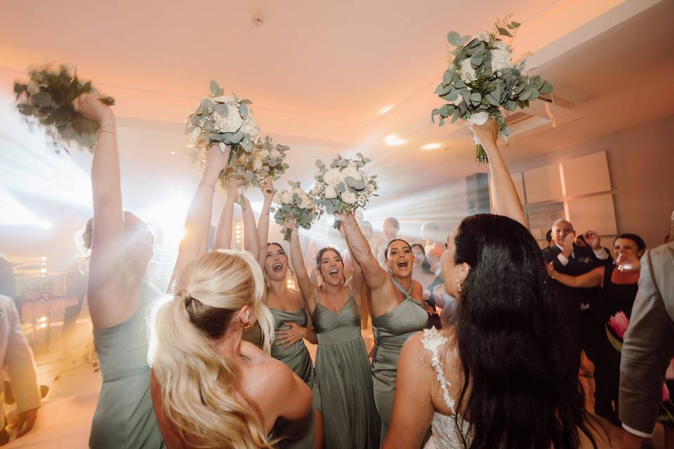 The wedding cake cutting