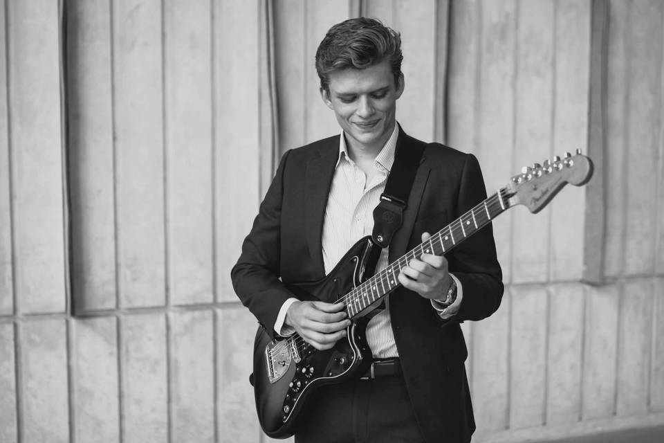 Cale Bowe Live Music