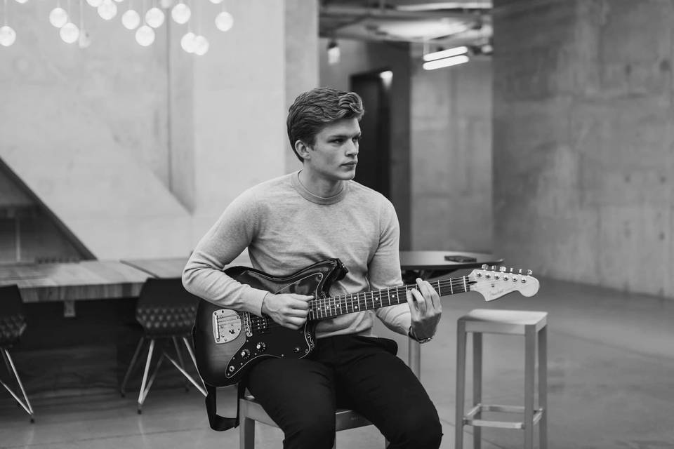 Cale Bowe Live Music