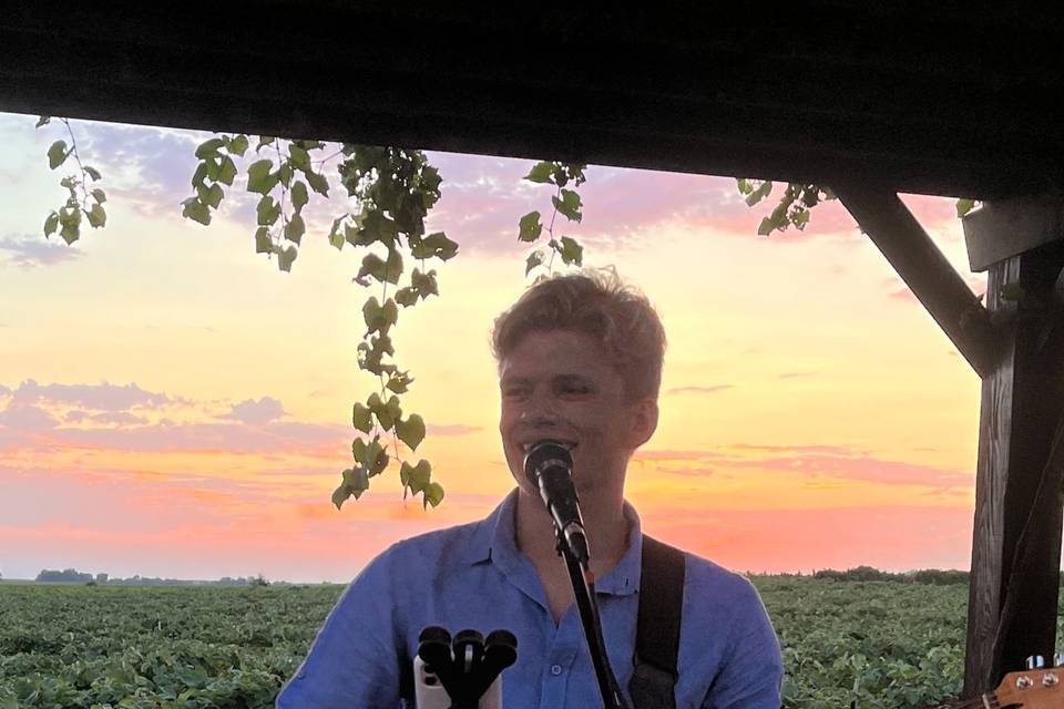 Cale Bowe Live Music