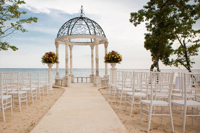 Sculpt&metal cone gazebo venue