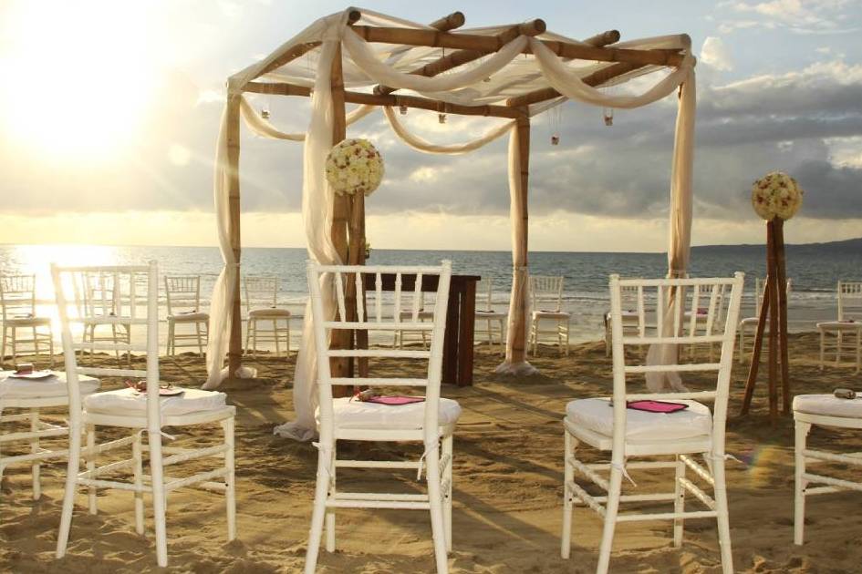 Circular wedding guest venue