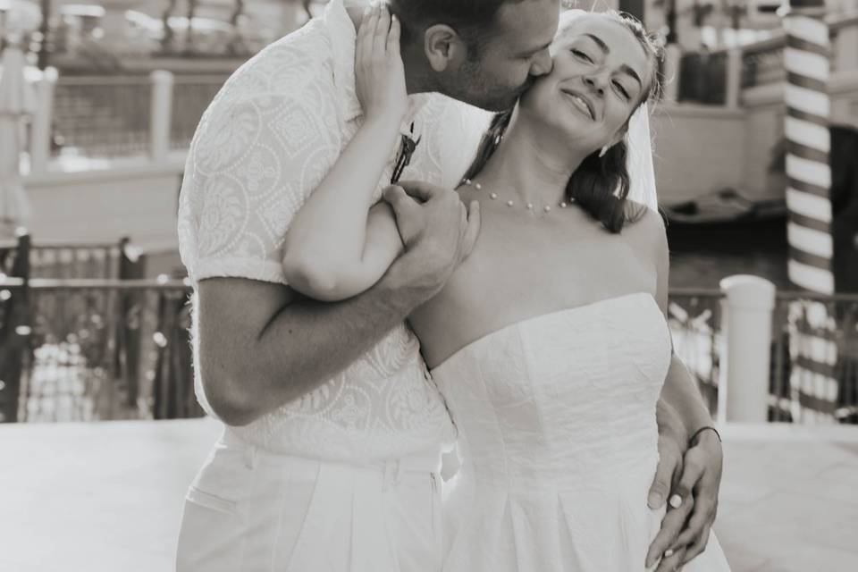 B&W Kisses