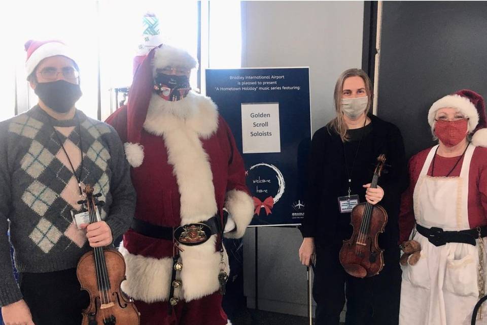 Playing at the airport w Santa