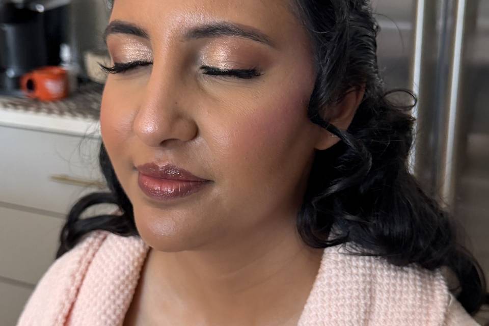 Sister of groom makeup