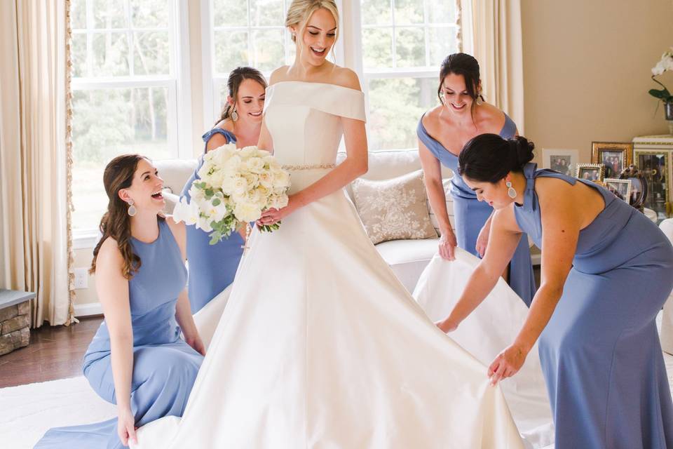 A classic bridesmaids shot