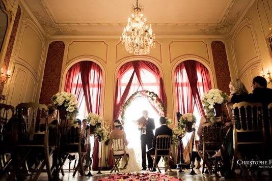 Australian intimate wedding ceremony in a beautiful castle near Paris.