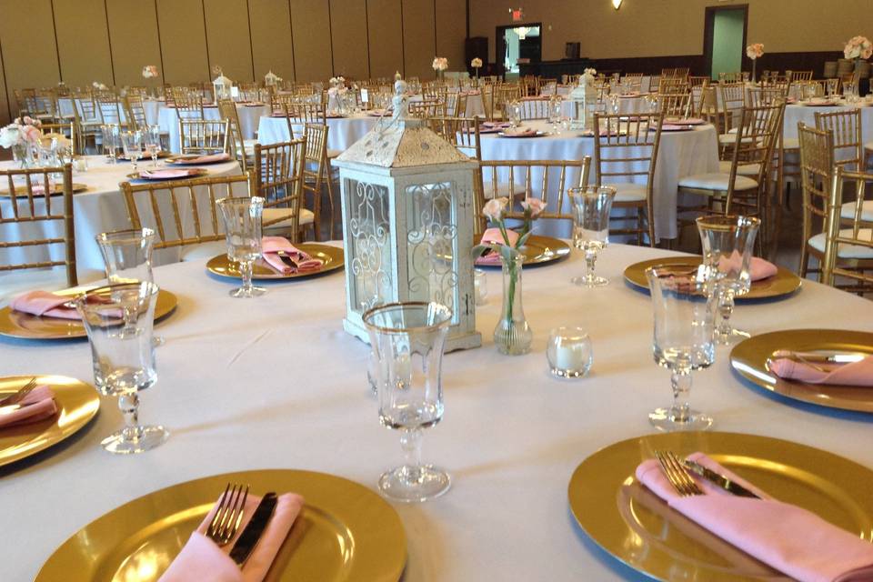 Gold chargers and lantern centerpieces