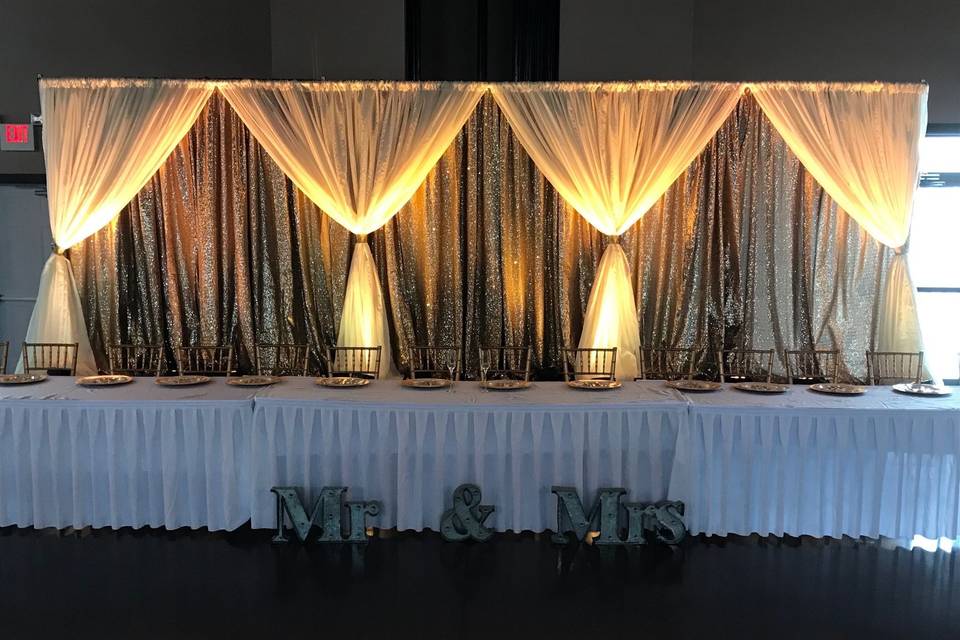 Dramatic head table lighting