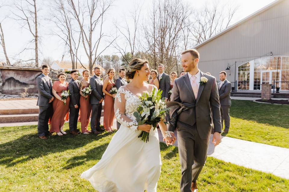 Outdoor bridal party