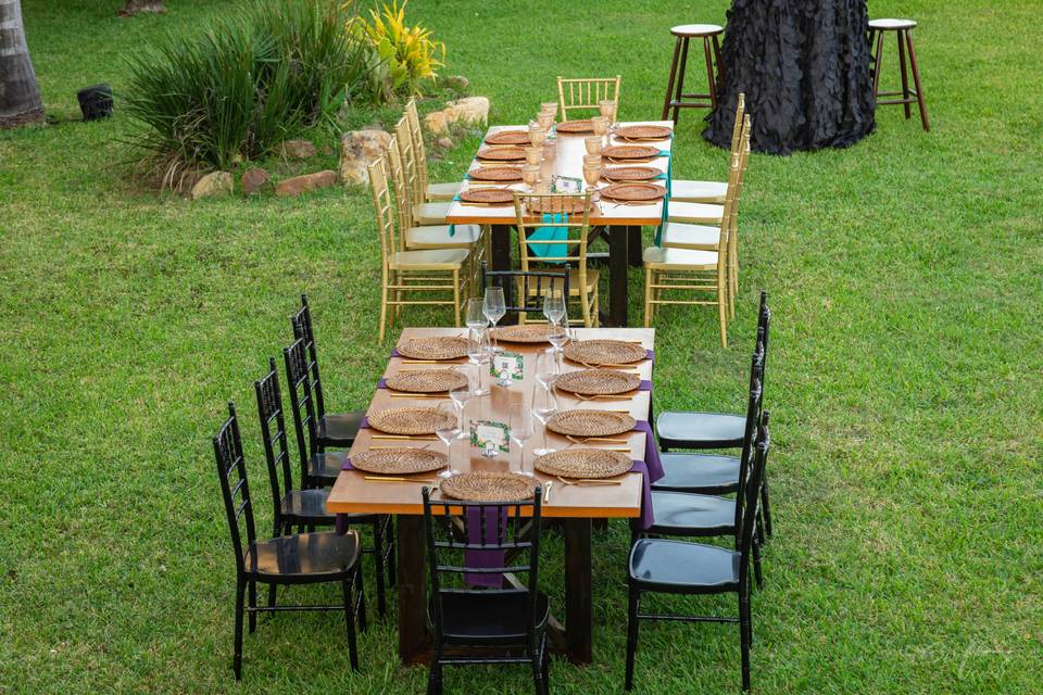 Ranch tables & Chiavari Chairs
