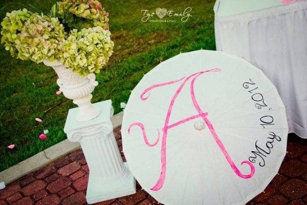 Fun way to personalize a paper parasol and use as alter decor