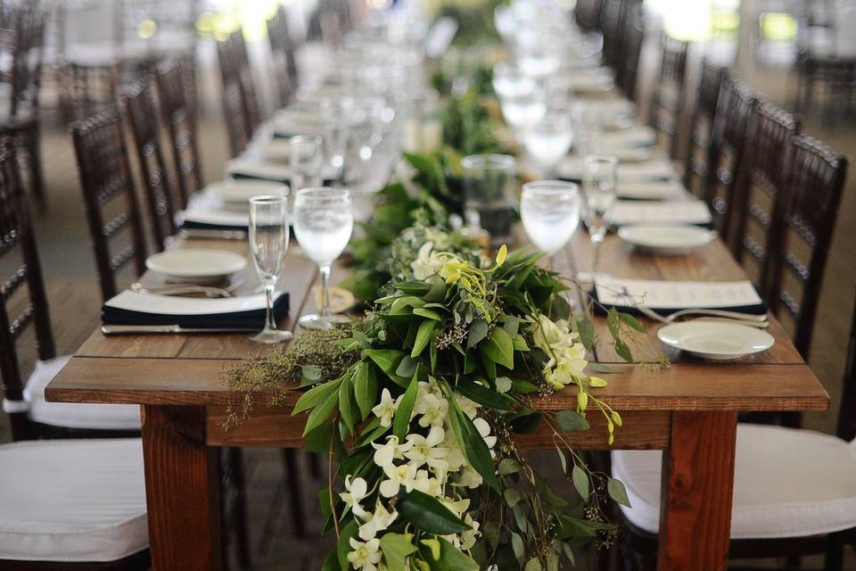 Table runner decoration