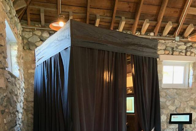 5'x5' Enclosed Photo Booth