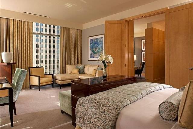 The Ritz-Carlton Suite