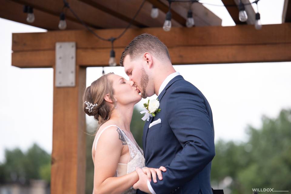 Wedding Kiss
