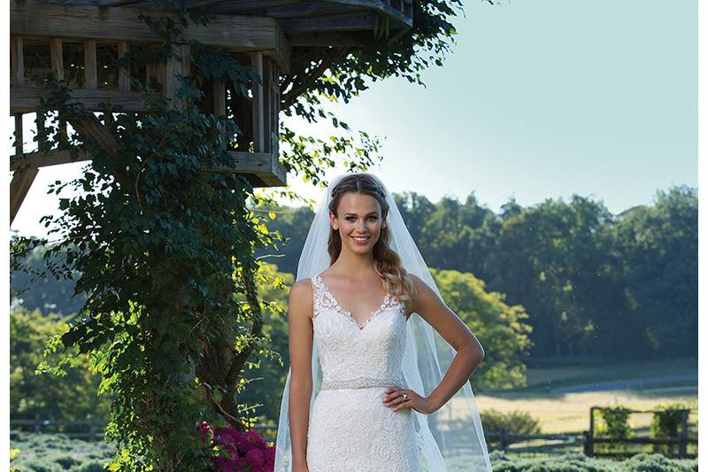 Style 3978	<br>	Embroidered Lace and Tulle Trumpet Gown with Keyhole Back
