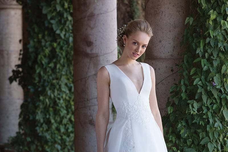 Sincerity Bridal	4006	<br>	Traditional is refined with this deep V-neck Satin bodice accented with embroidered lace at the waist and down the full organza skirt. Hidden pockets add a modern touch and buttons and loops finish the high back.