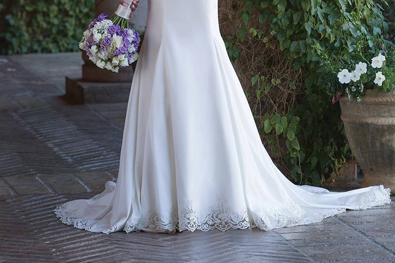 Sincerity Bridal	4015	<br>	Lace captures the beauty of this deep illusion back and side cut outs. Soft tulle sleeves with embroidered lace appliques and button closures at the wrist compliment the soft Satin of this gown finished with buttons and loop closures.