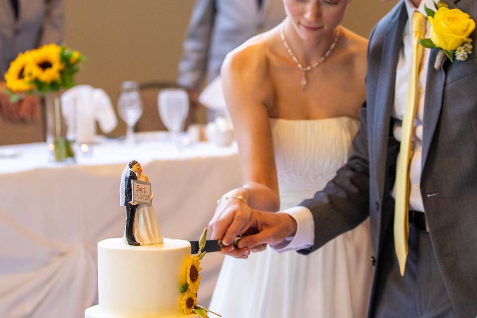 Sunflower wedding cake