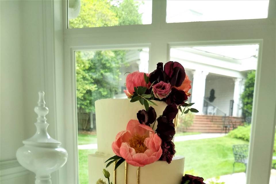 Wedding cake with flower decorations