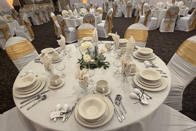Table layout with favors out
