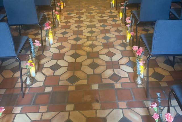 Aisle decor