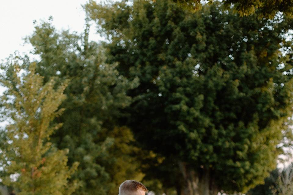 Couple kiss in lane