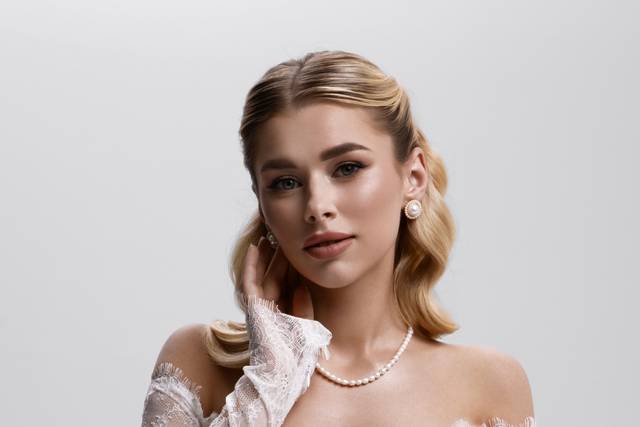 Timeless bridal look with