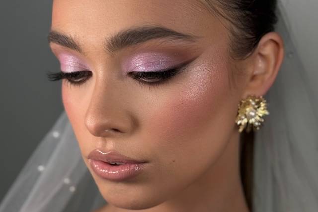 Pink-toned eye makeup with