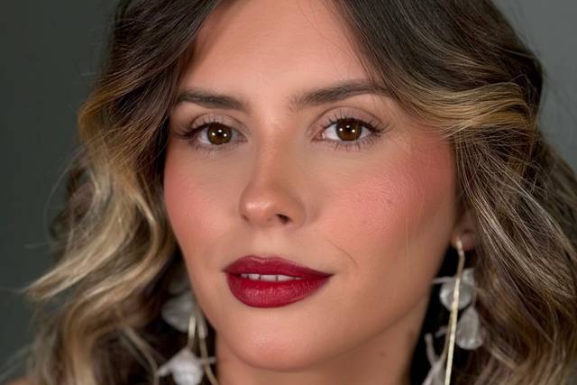 Elegant classic makeup wit