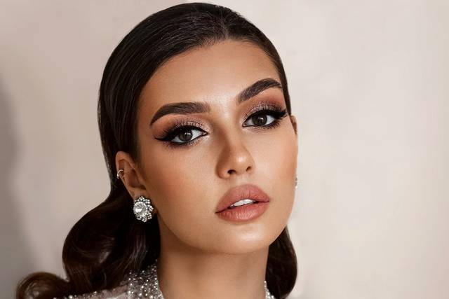 Classic glamorous makeup w