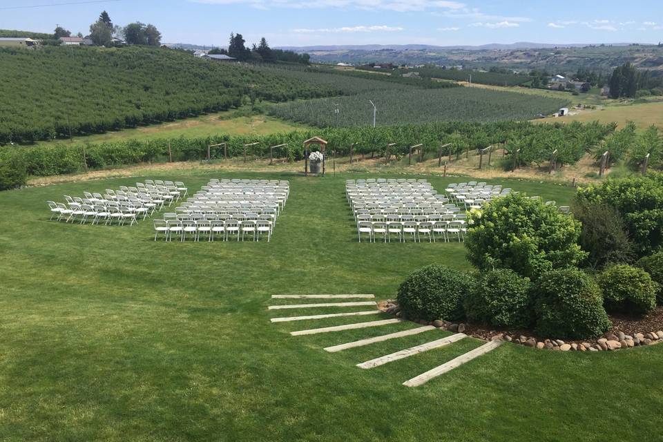 Beautiful outdoor ceremony and reception spaces for any guest count