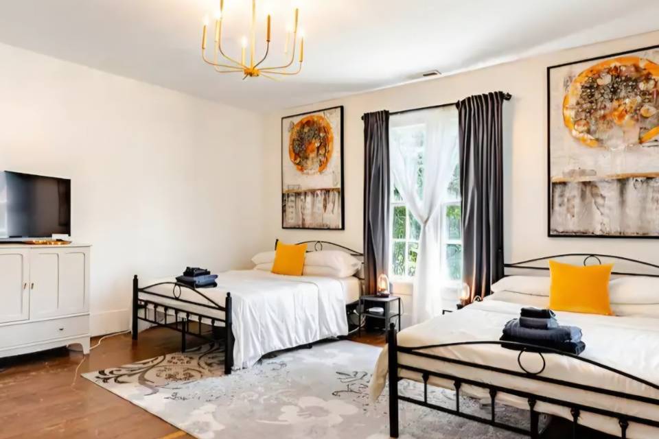 Pearl Room