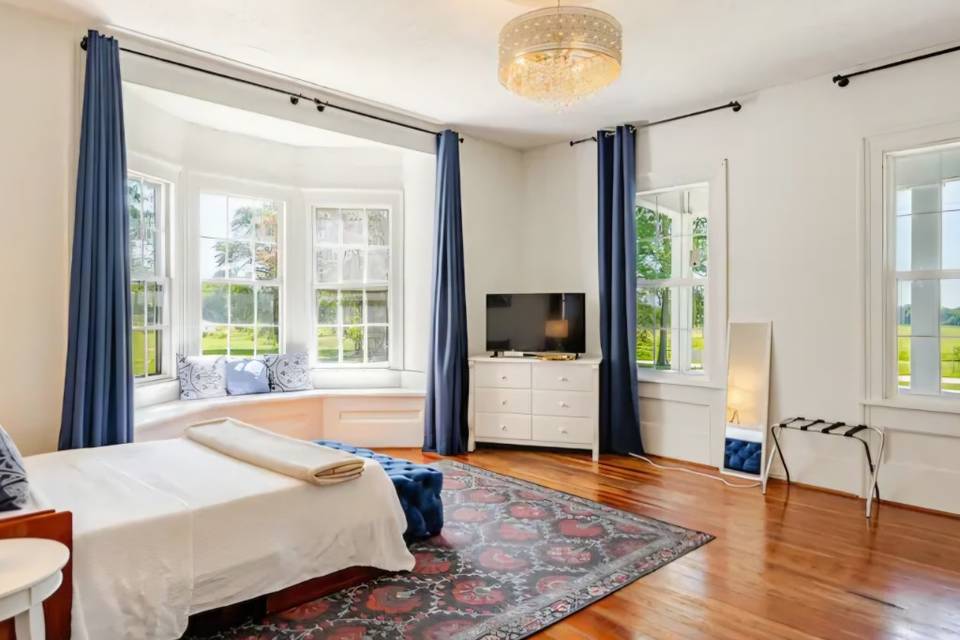 Sapphire Room