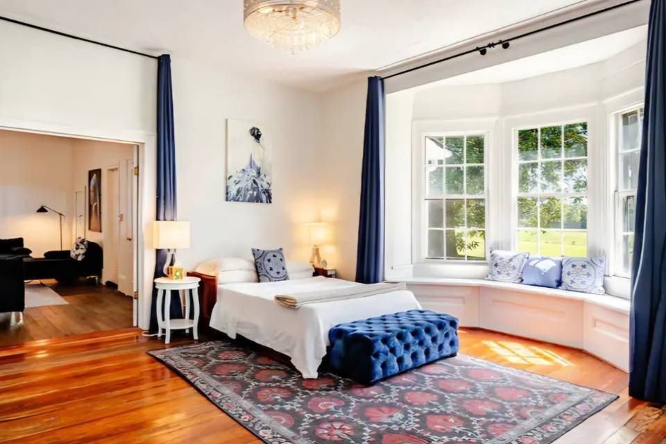 Sapphire Room