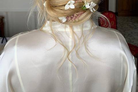 Soft bridal bun with flowers