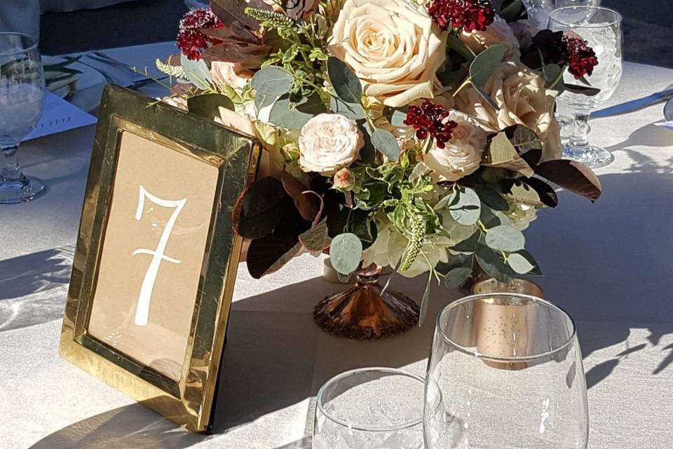 Table centerpiece and number