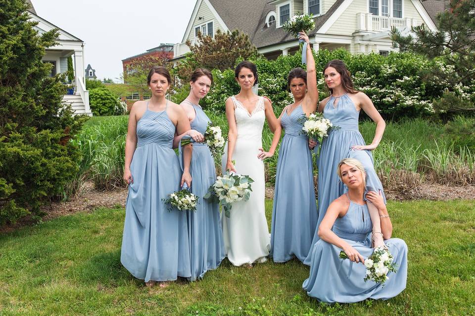 Love these bridesmaids