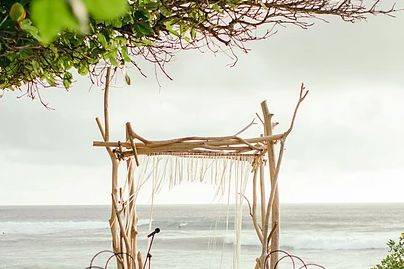 Driftwood altar and aisle decor